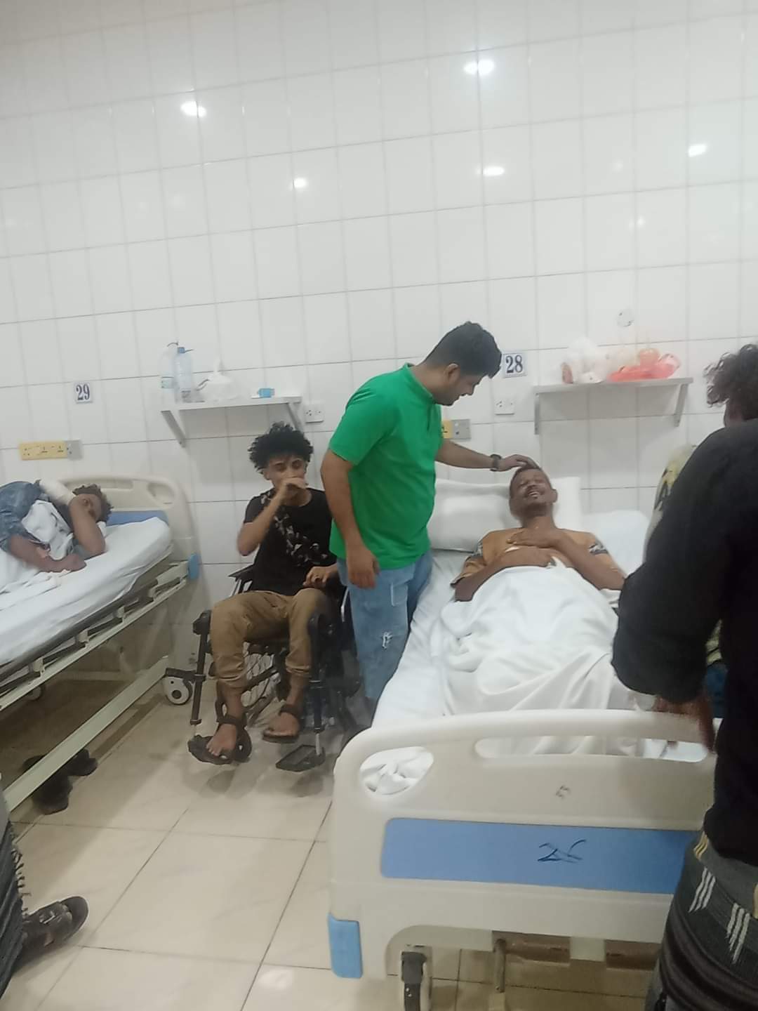 المليشيا تطلق النار على مسؤول كبير (صور)