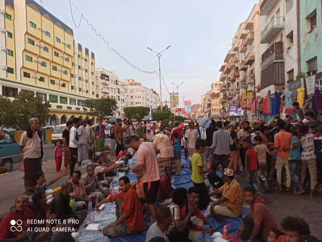 طارق يستفز الجنوبيين بهذا الاجراء في عدن (صور)
