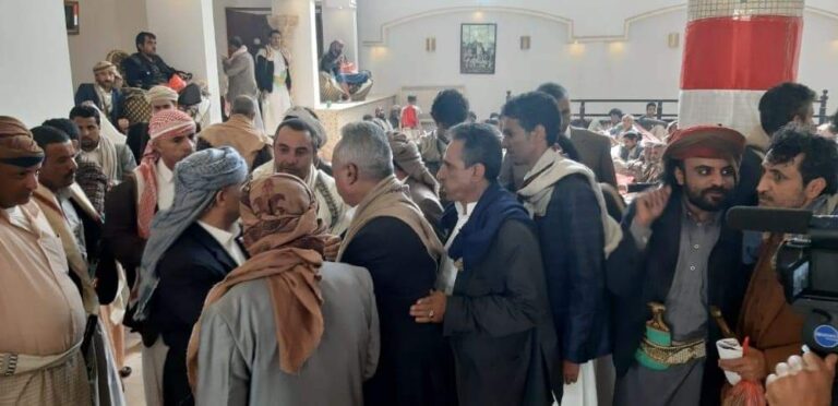 قبائل الطوق تتدفق بسلاحها على العاصمة صنعاء (صور)