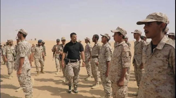 ظهور مفاجئ لقائد يرعب المليشيا (صور)