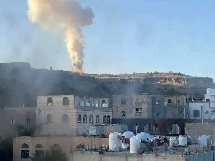 مجددا .. دوي انفجارات عنيفة تهز صنعاء (صور)